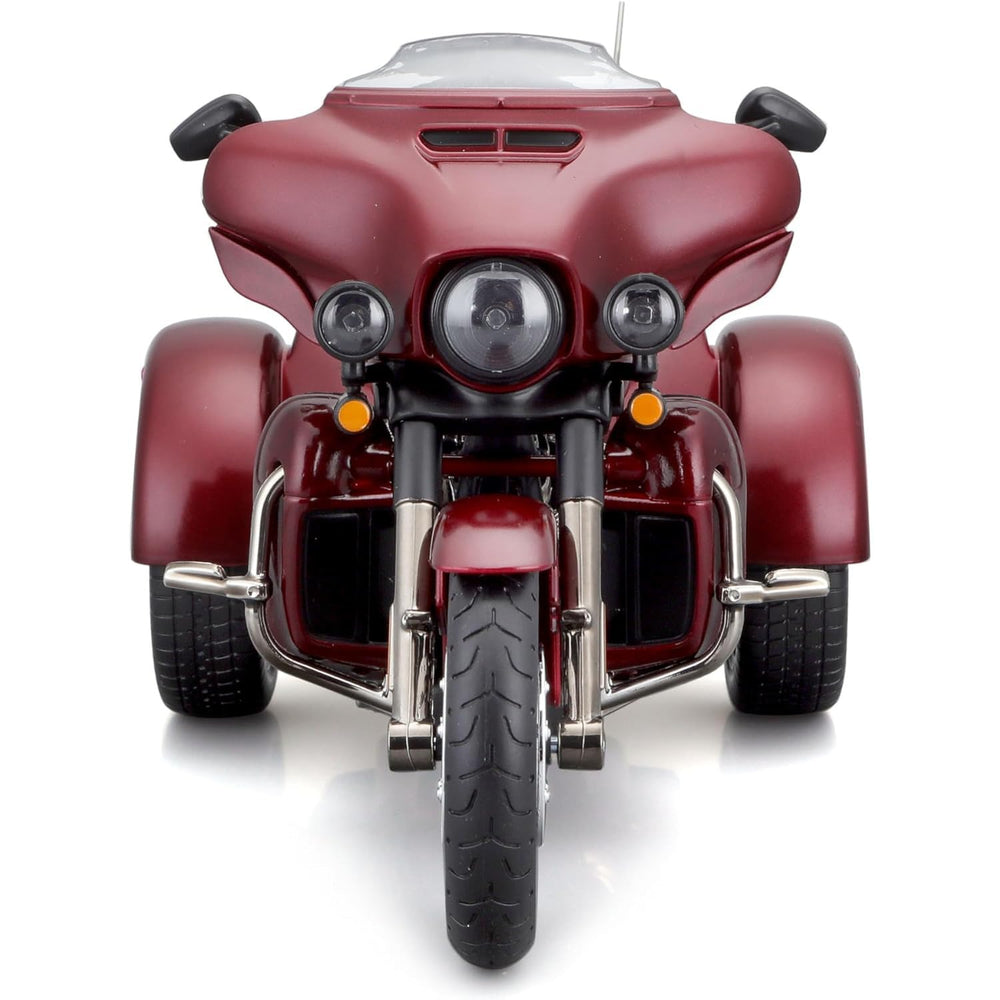 Maisto Harley Davidson 2021 CVO Tri Glide die-cast left side view for scale detail.