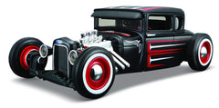 Maisto pre-painted metal body image highlighting finish and realism.