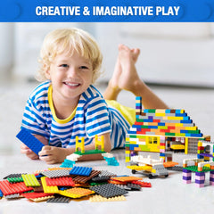 MANNIDOO flat baseplates create stable building platforms.
