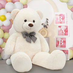 MaoGoLan bear being hugged, showcasing comforting size for lasting companionship.