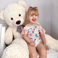 Close-up of soft plush fabric and stitching from MaoGoLan giant teddy bear.