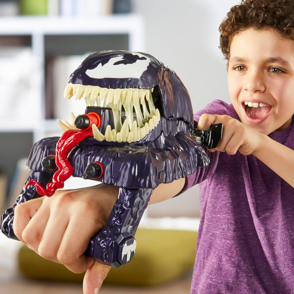 Marvel Spider-Man VenomVersus symbiote detail enhances the villain showdown look.