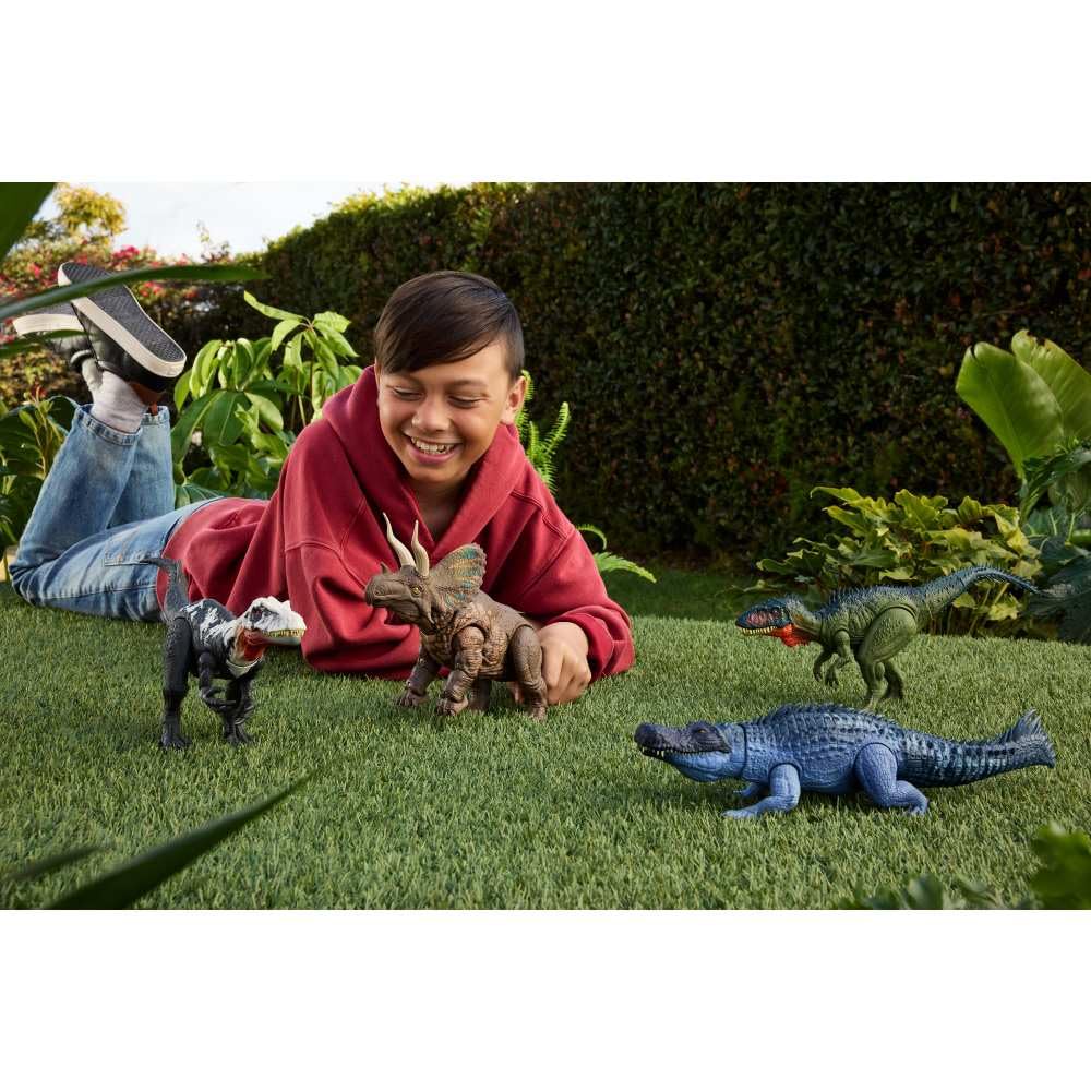 Mattel Jurassic World Rebirth Tyrannotitian head-chomp action sparks imaginative play.