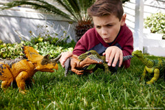 Mattel Jurassic World Wild Roar Irritator in attack action demonstrates dynamic battle play.