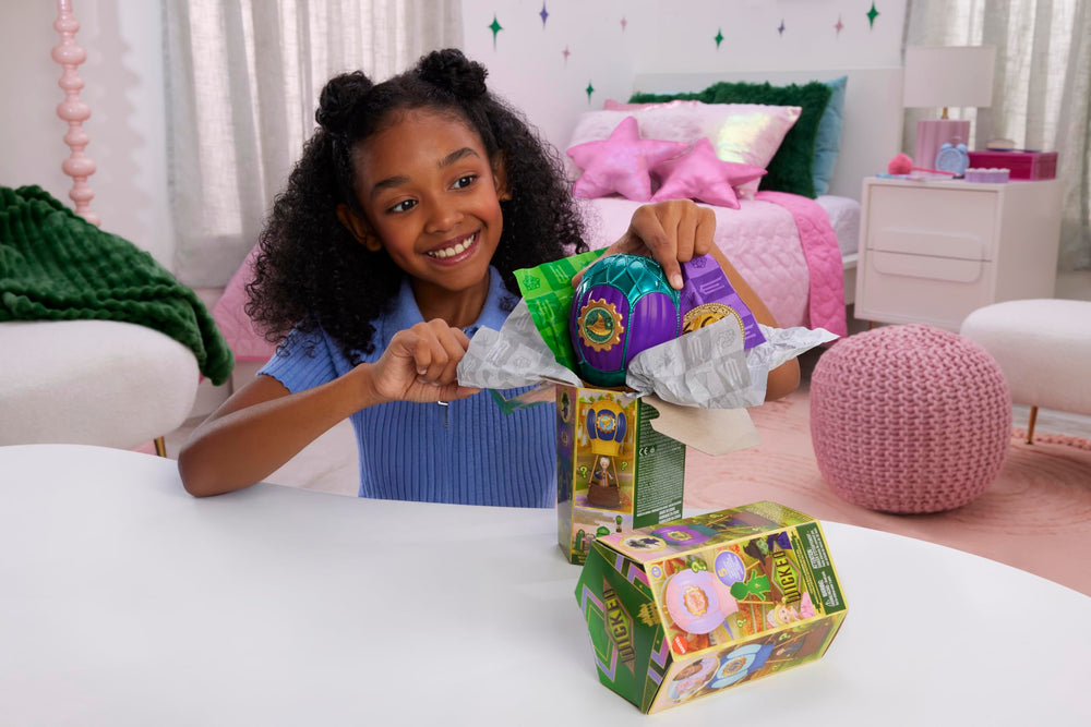 Mattel Wicked Ozian Balloons Reveal Glinda doll inside with a matching accessory for storytelling.