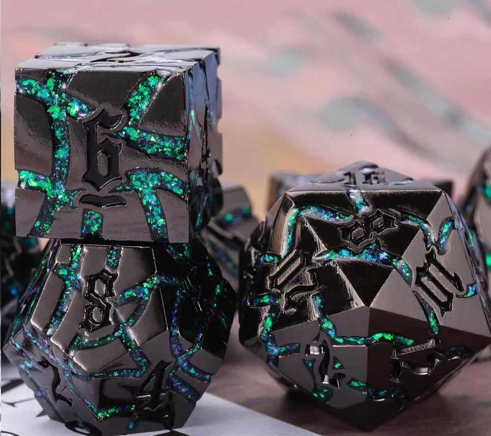 Maywin cracked rune d4 close-up shows compact weight for precise checks
