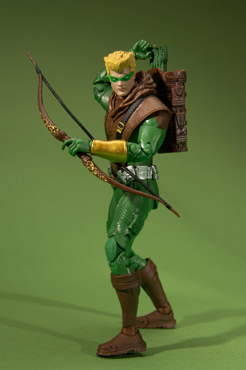 McFarlane Green Arrow blister-pack packaging highlights included