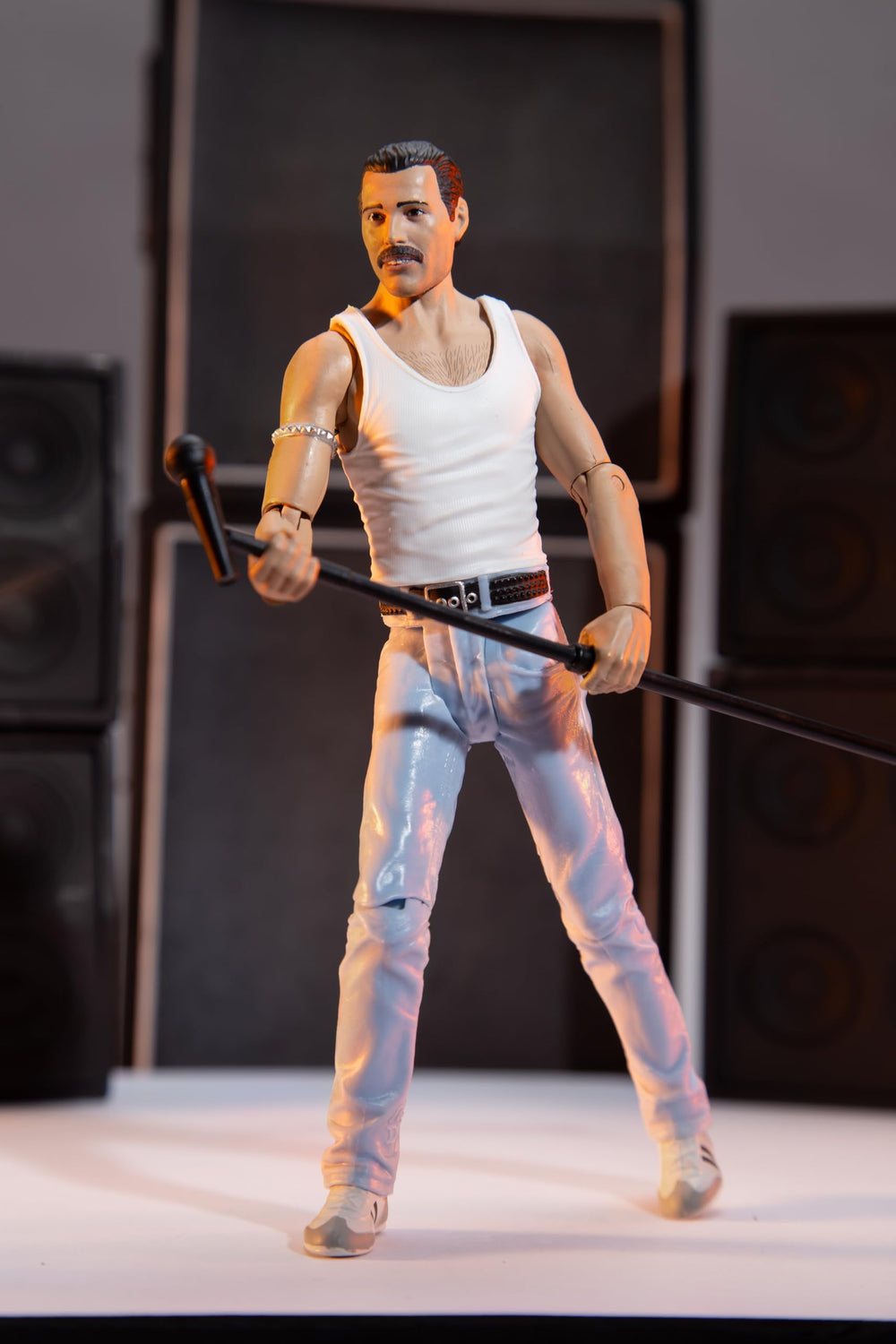 McFarlane Toys Music Maniacs Rock Freddie Mercury articulation points for posing
