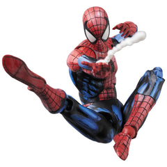 MEDICOM TOY MAFEX No.108 Spider-Man close-up face captures comic-style portrait for display quality.