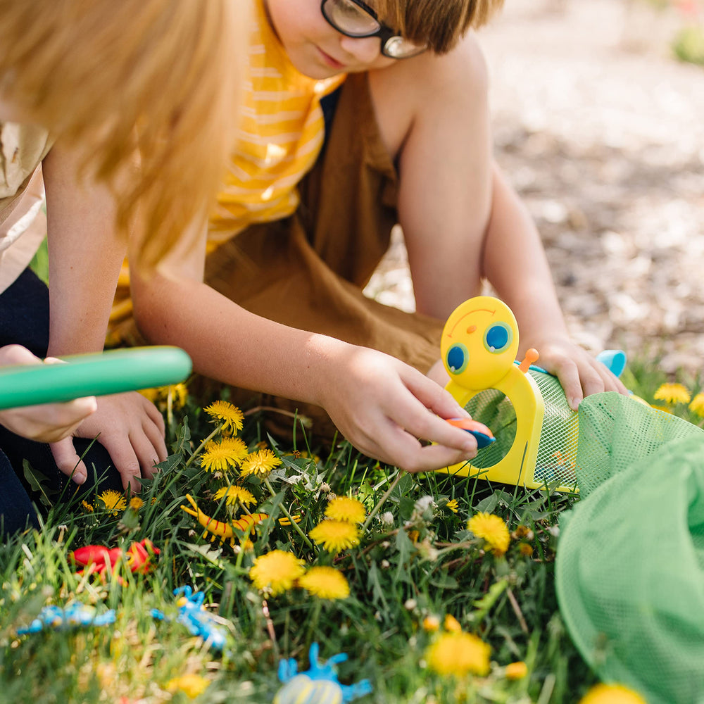 Carrying handle on Giddy Buggy Bug House enables park-ready portability