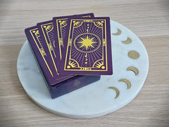Metaphoracle standard tarot-card size ensures easy shuffling and compatibility.