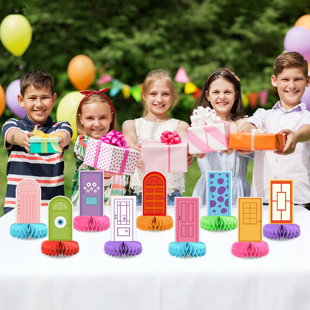MinFyberd easy-to-assemble set helps quickly decorate classrooms and parties.