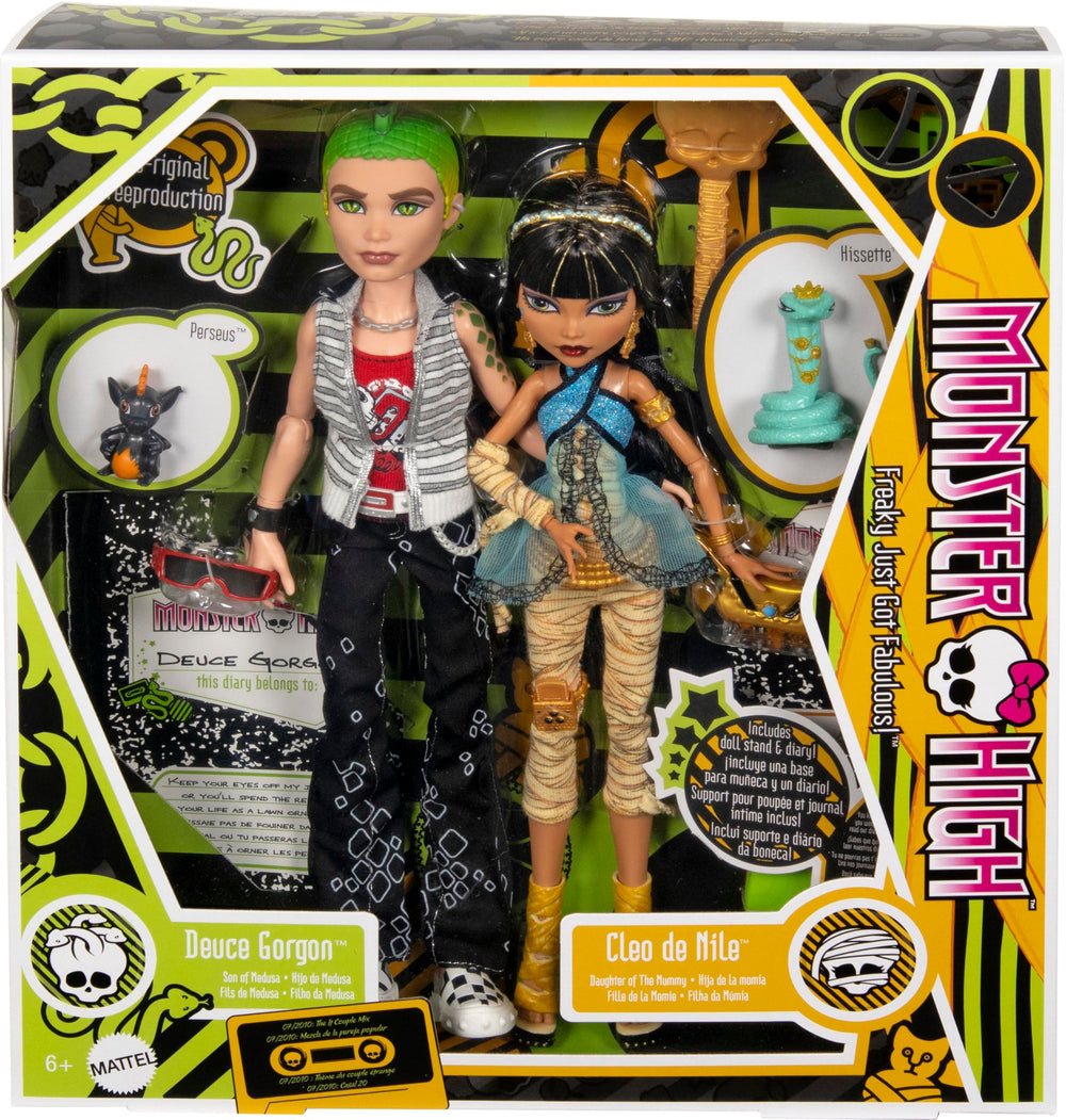 Monster High creeproduction packaging and diary included with the two-pack.