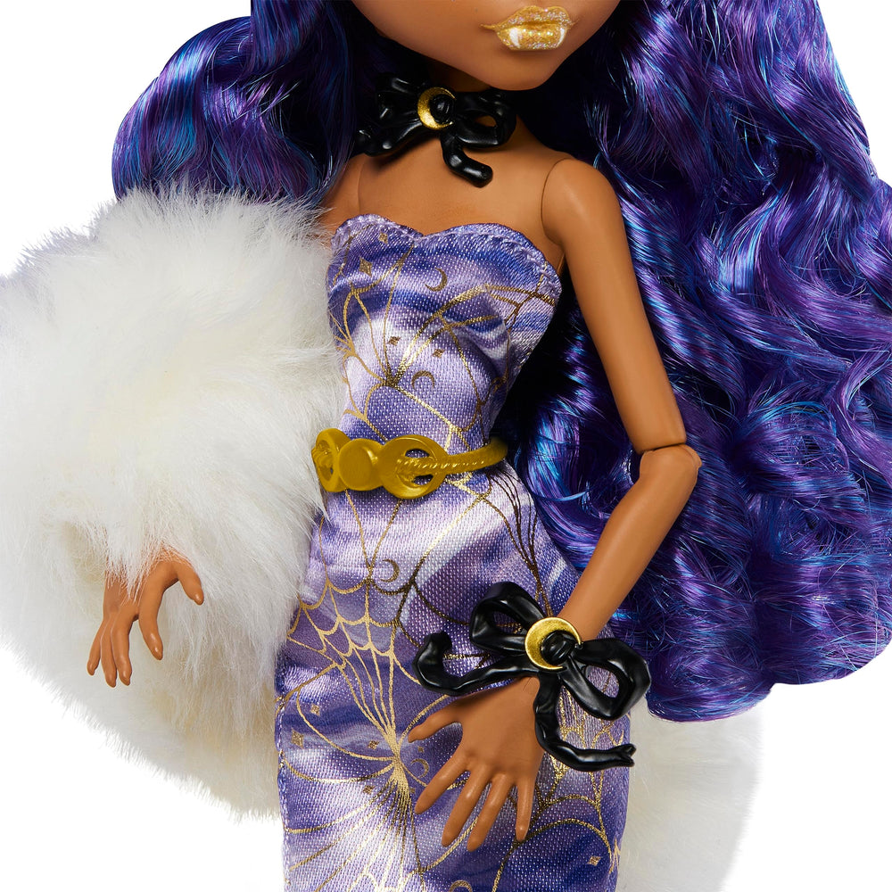 Monster High Clawdeen Wolf crescent moon accessories for dramatic styling.