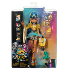 Sunnies and accessories complete Cleopatra-inspired look for imaginative styling