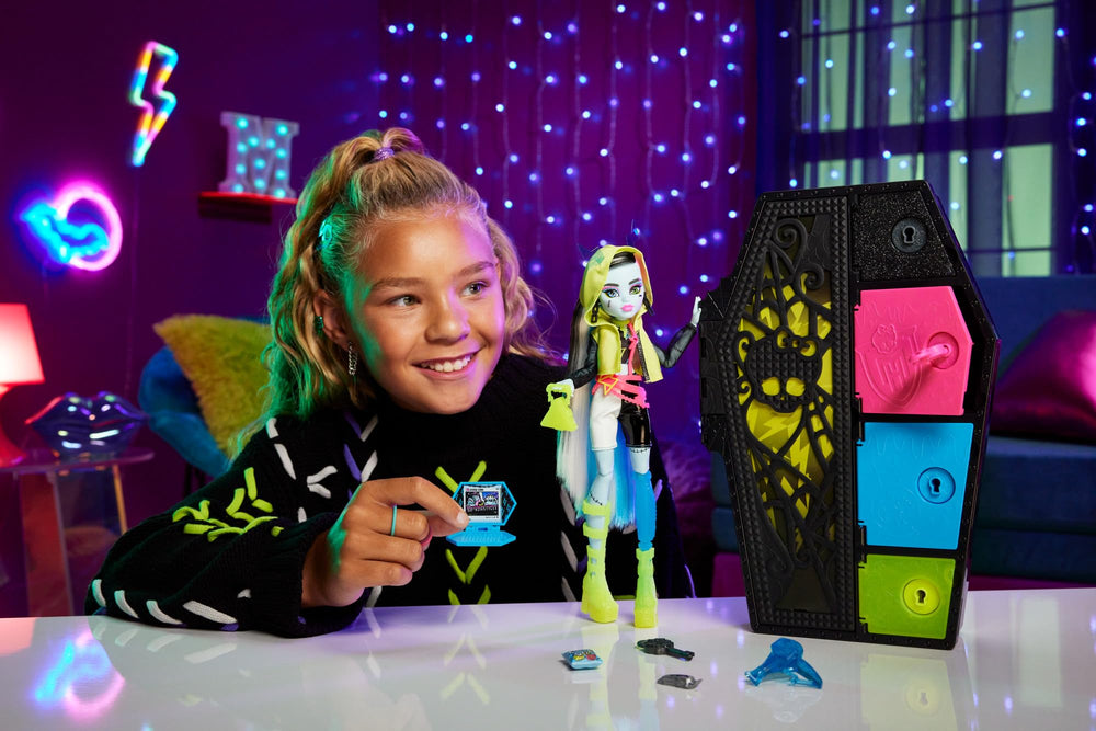 Frankie Stein Neon Frights doll close-up showing bold hair and makeup for styling