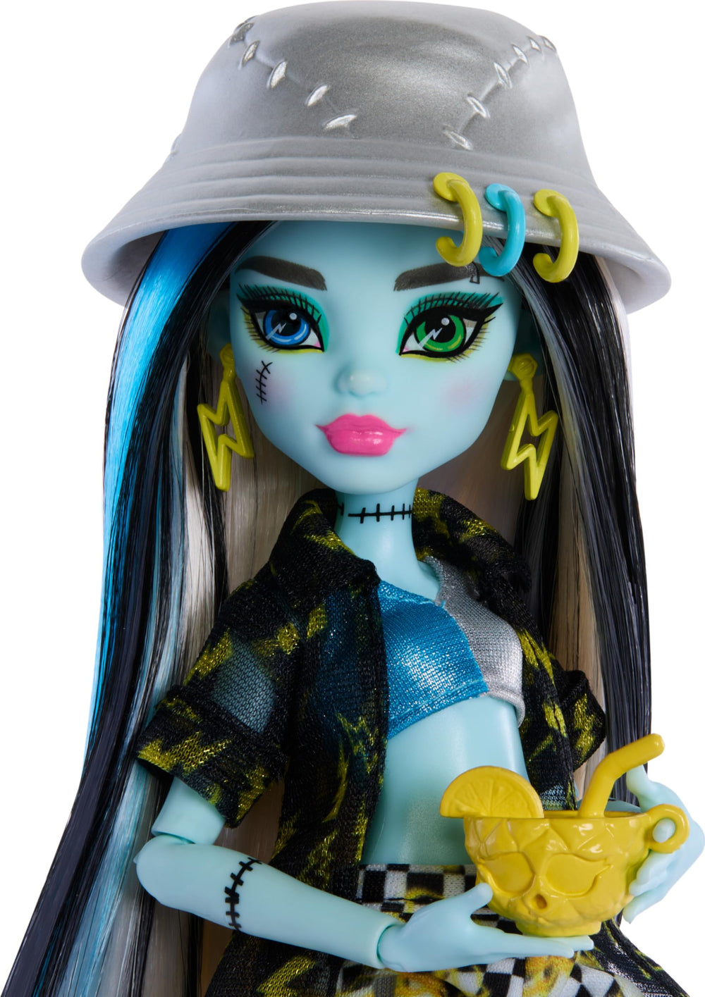 Monster High Frankie Stein screech volleyball set supports active, interactive play.