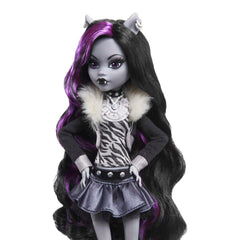 Monster High Reel Drama doll wears flared skirt and peep-toe boots for dramatic flair.