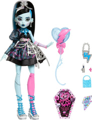Monster High Scary Sweet invite and balloon set sparks imaginative party play.
