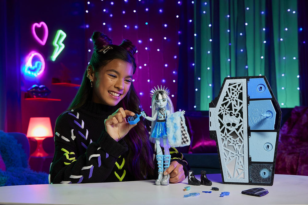 Spiky headband accessory from Monster High Fearidescent for bold outfits.