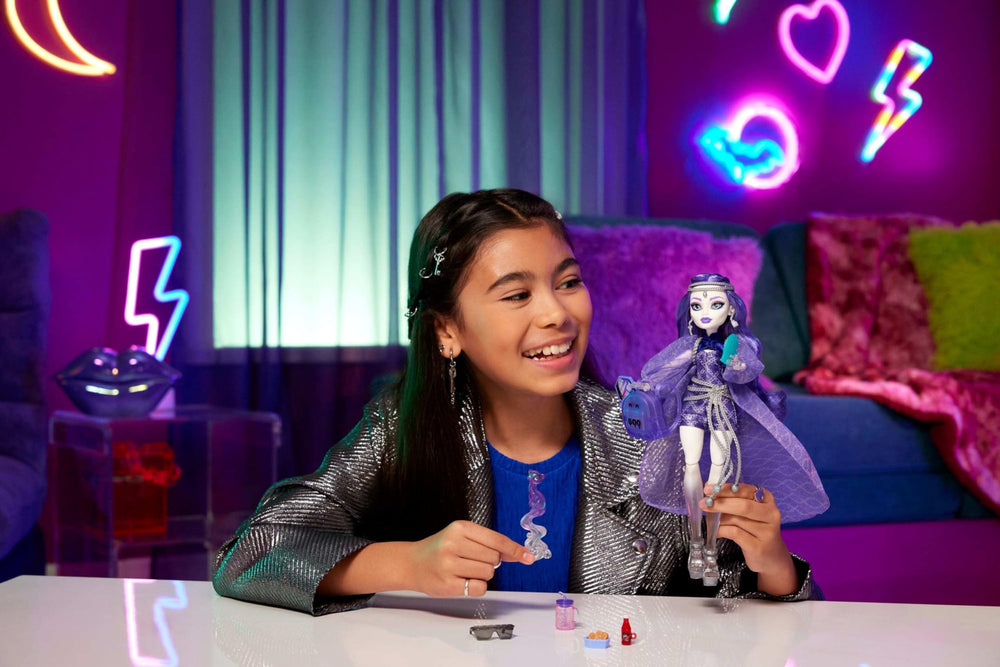 Monster High Spectra Vondergeist with accessory-packed collection to spark creative play.