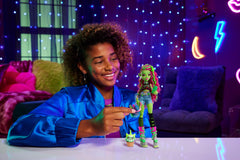 Monster High Venus McFlytrap doll with Chewlian pet for imaginative storytelling