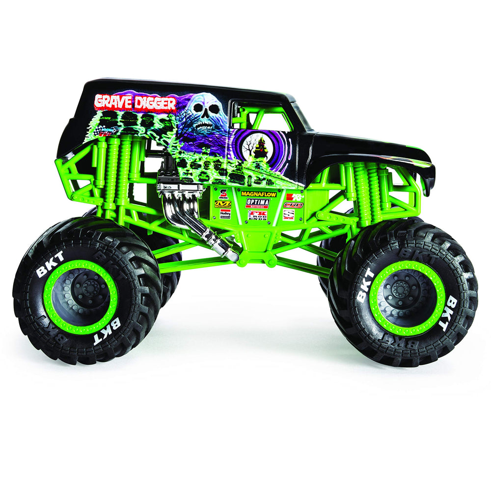 Monster Jam Grave Digger 1:24 open wheels capture action-ready look for dramatic setups.
