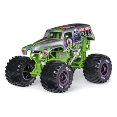 Monster Jam Grave Digger 1:24 tires emphasize traction for stable display and play.
