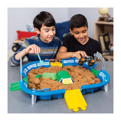 Large ramp mold included for elevated Monster Jam stunts.