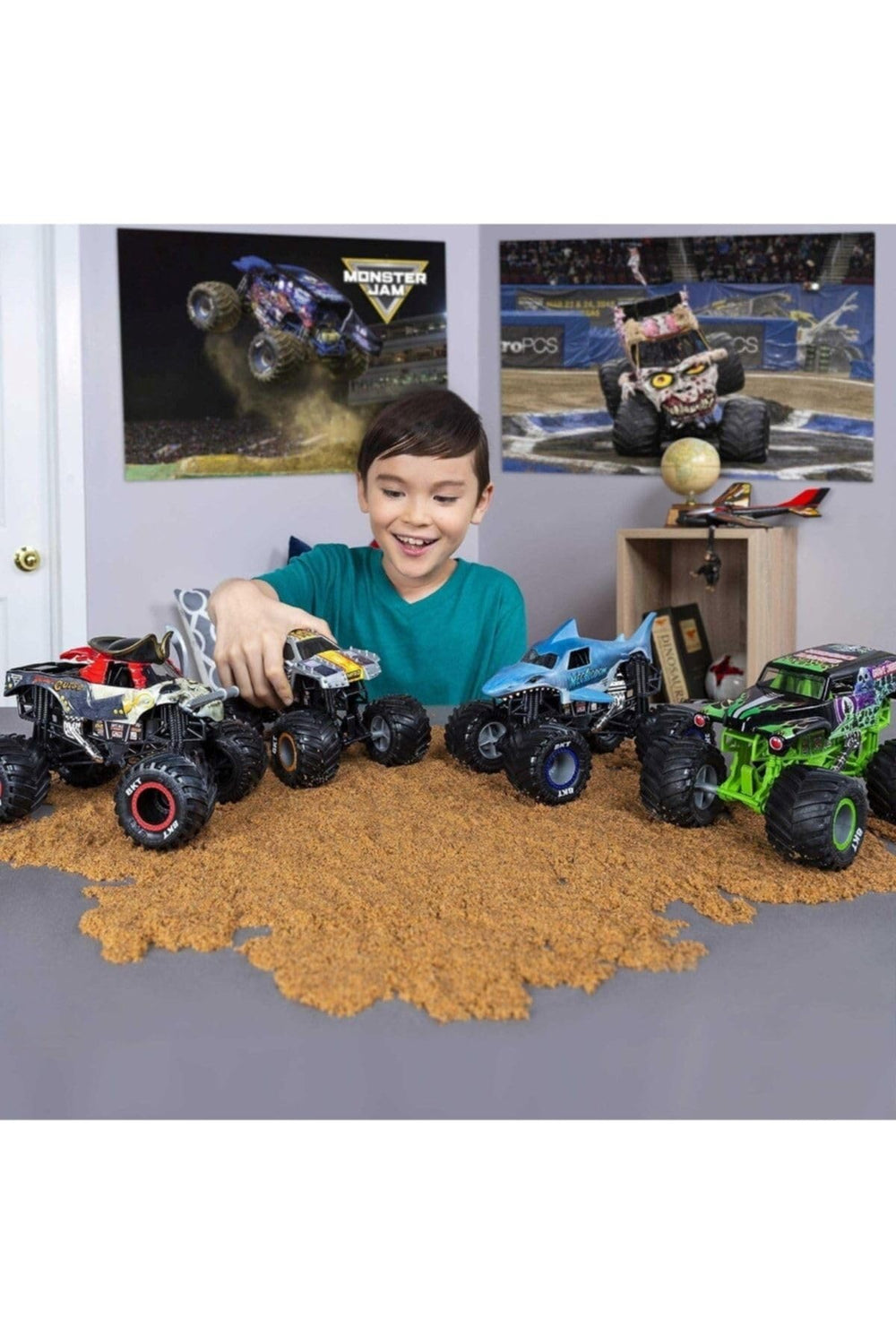 Monster Jam MNJ VHC 1to24 El Toro Loco shows a compact scale model ready for display.