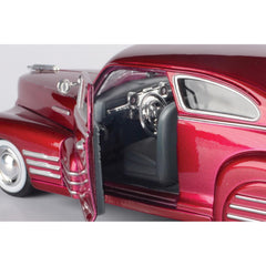Motormax 1948 Chevy Aerosedan Fleetline hood-open angle highlights engine-inspired details