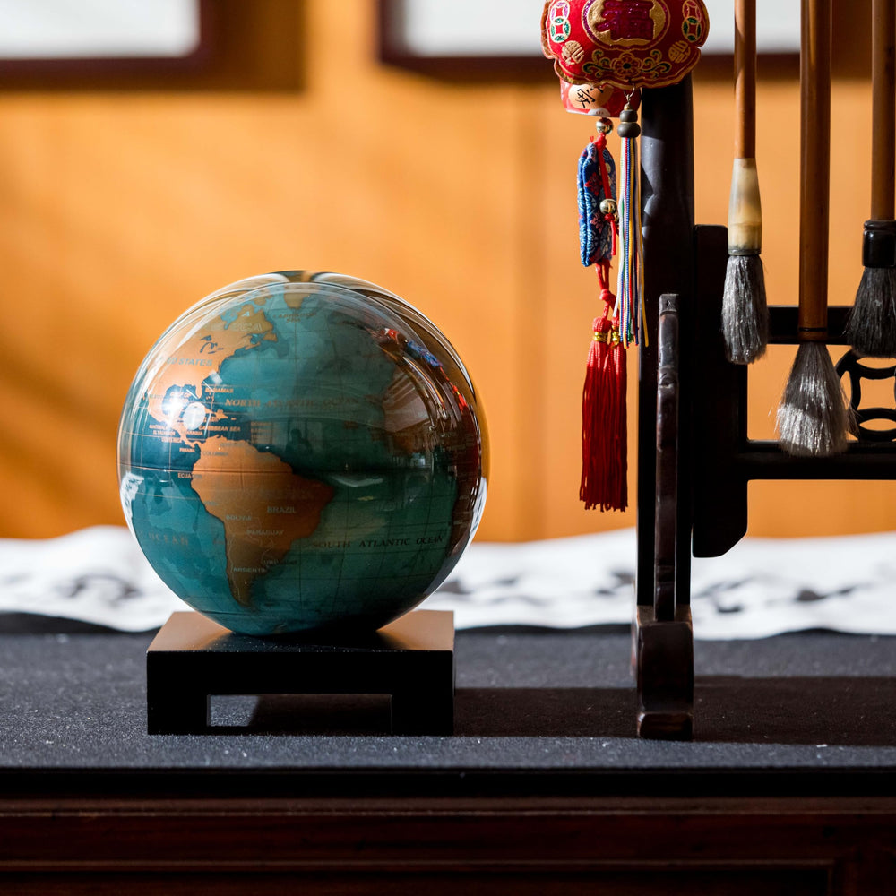 Compact 6-inch design fits small desks and shelves