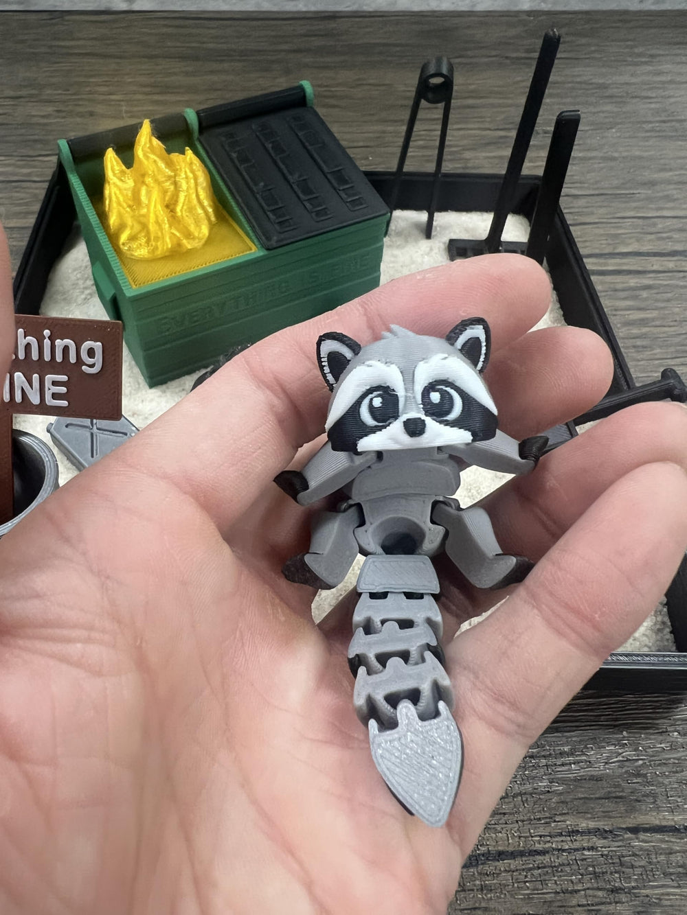 MunnyGrubbers Desk accessory box for focus and light relief.