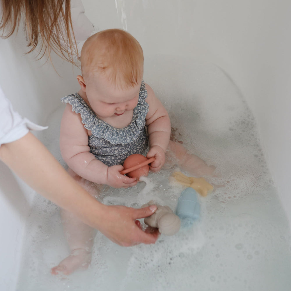 Mushie Space Bath Toy dishwasher-safe feature for fast cleanup.