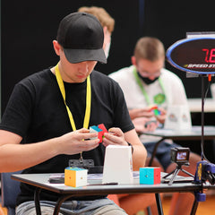 nabreeli 2x2 speed cube on desk for quick brain teaser