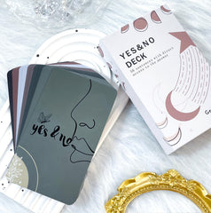 netjoy Yes No Oracle Cards size in hand highlights travel-friendly dimensions