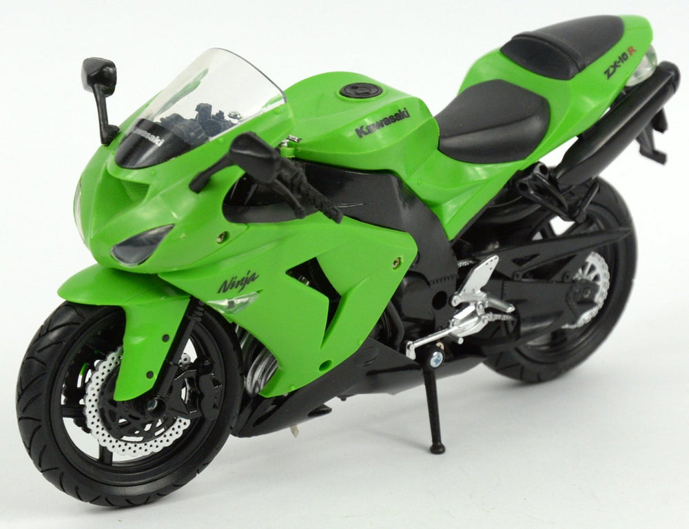 NewRay ZX-10R 2006 green die-cast bike features windshield and fairing craftsmanship.
