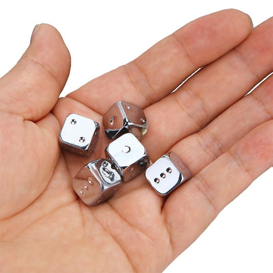 OEAYA silver 13mm dice set close-up for reliable board game rolls.