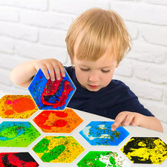 Onyoloy hexagon liquid gel toy promotes focus during homework and reading.