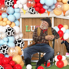 Ouddy Party 5-inch farm-animal balloons add charming details to tables
