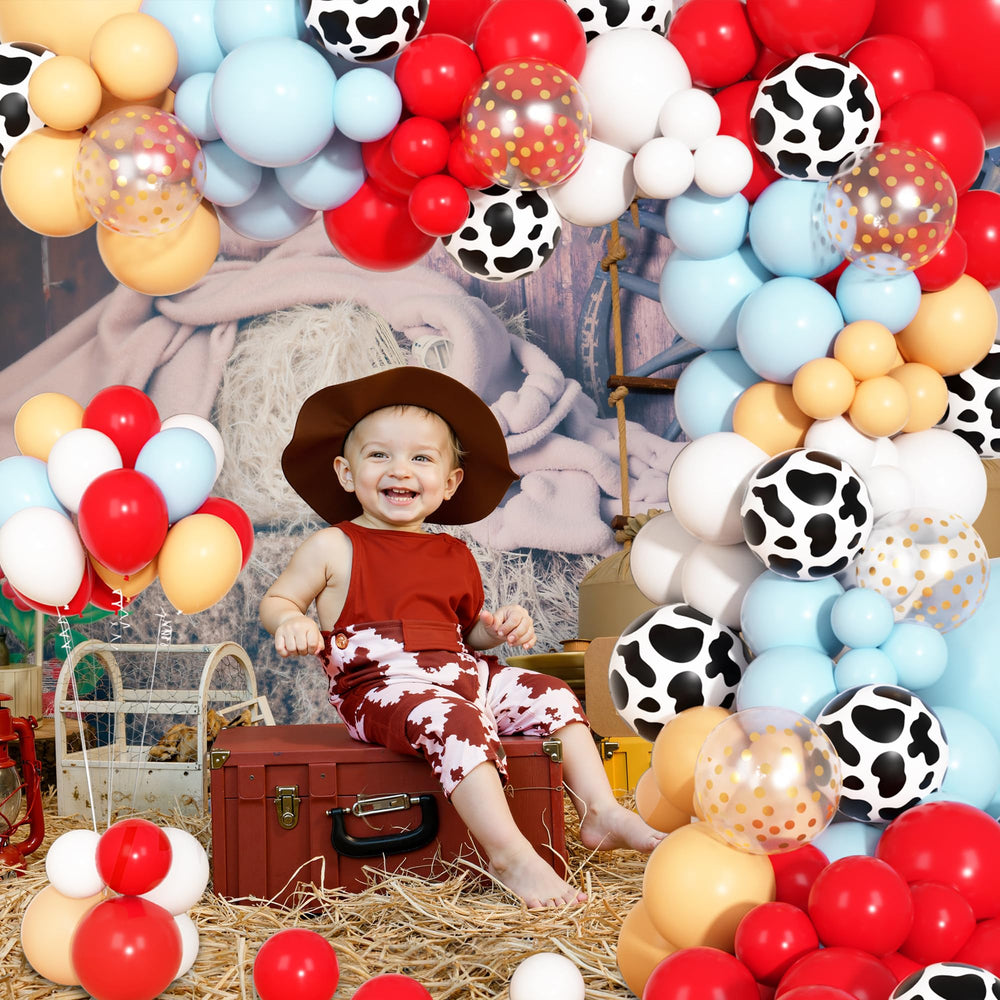 Ouddy Party gold confetti balloons add playful sparkle to any setup