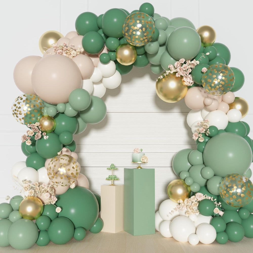 Ouddy Party safari birthday decor supports elegant arch setup and photo moments.
