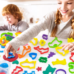 Oun Nana animal-molds enable detailed patterns and textures on soft dough.