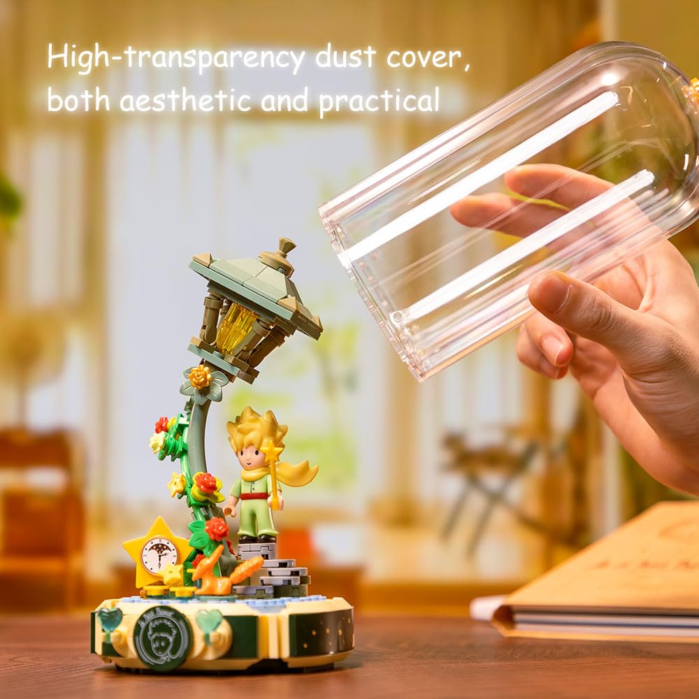 Pantasy high-transparency dust cover keeps the sculpture clean.