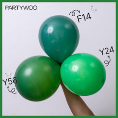 PartyWoo green balloon garland kit ideal for decorating arches and photo zones.