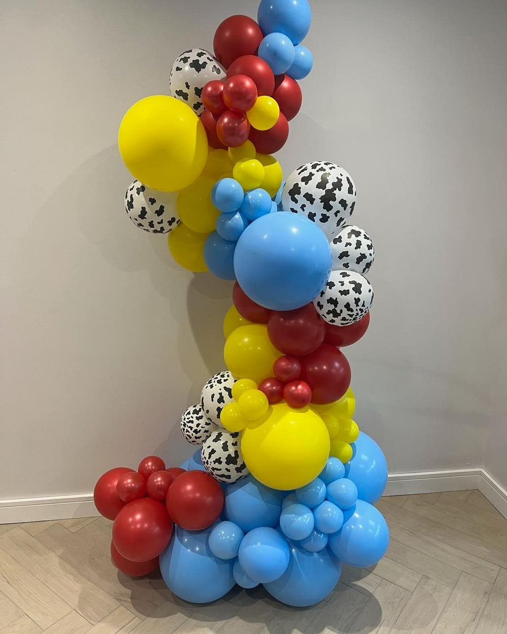 PATYDECRO red balloons add vibrant color to the party