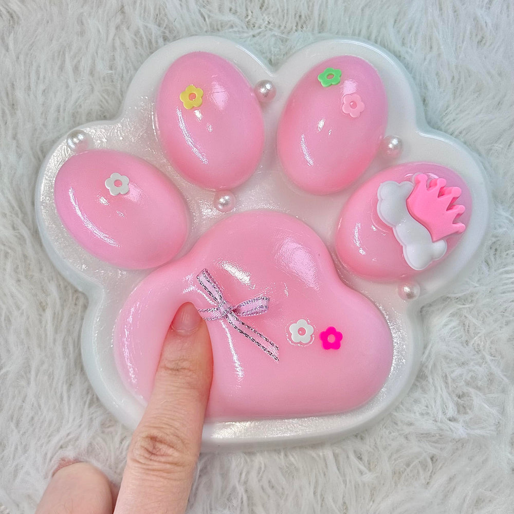 Ultra-soft sticky feel of Pawfect Tail Big Taba Squishy Paw