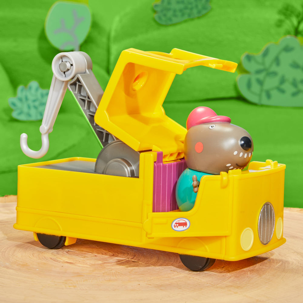 Peppa Pig Granddad Dog tow truck towing another vehicle for adventures