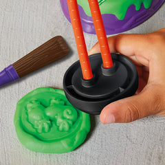 Three Play-Doh colors help kids craft Mondo Gecko outfits and gear.
