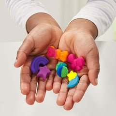 Play-Doh imaginative play set inspires pretend salon fun for children 3+.